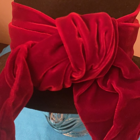 Woman’s Wool Top Hat - Picture 11 of 13